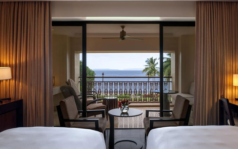This property is 6 minutes walk from the beach. Set in heart of Goa offering sweeping views of Bambolim Bay, Grand Hyatt welcomes guests with a 25 m outdoor pool and 7 dining options. A relaxing dinner can be arranged at the private beach area